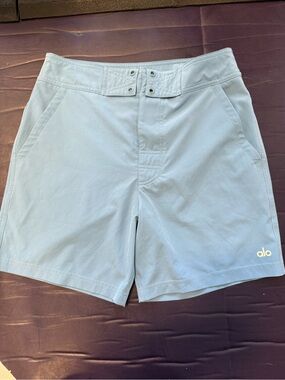Men’s ALO Yoga Pale Blue Athletic Shorts size small